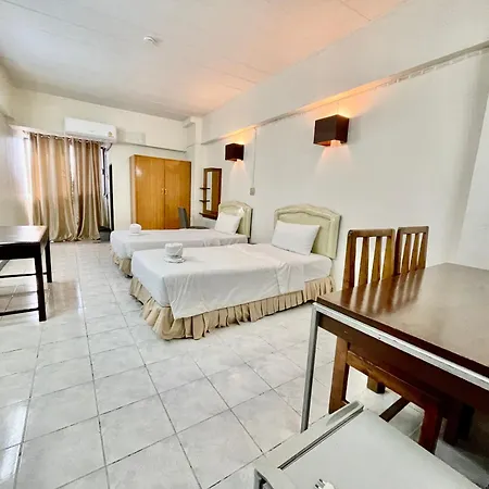 โรงแรมวินบางนา Win Bangna Hotel