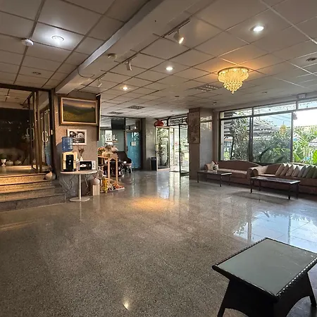 โรงแรมวินบางนา Win Bangna Hotel