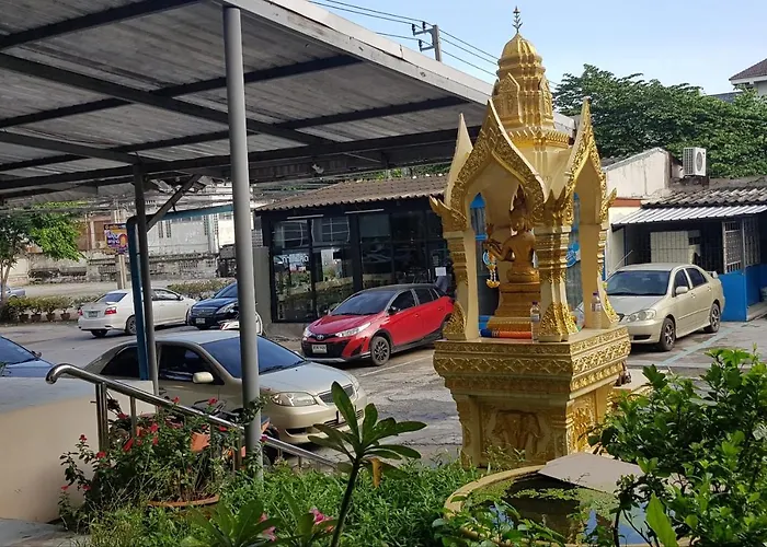 โรงแรมวินบางนา Win Bangna Hotel