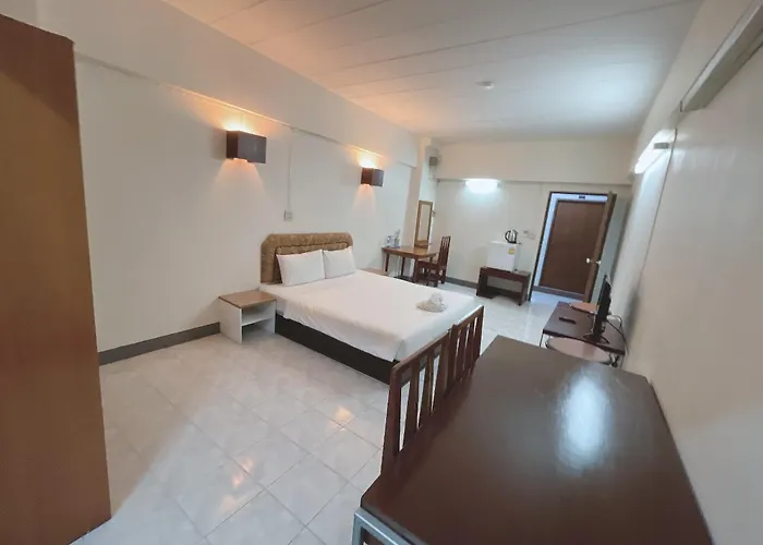 โรงแรมวินบางนา Win Bangna Hotel 3*