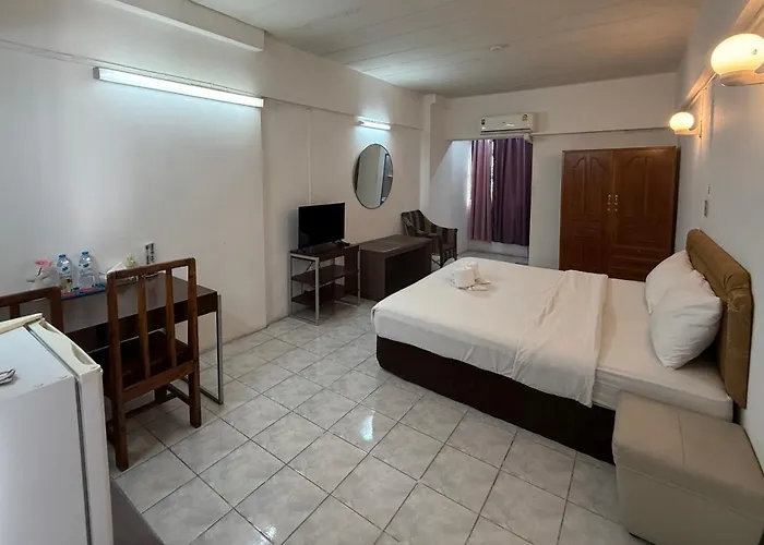 โรงแรมวินบางนา Win Bangna 3*