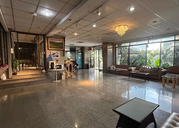 โรงแรมวินบางนา Win Bangna 3* Bangkok